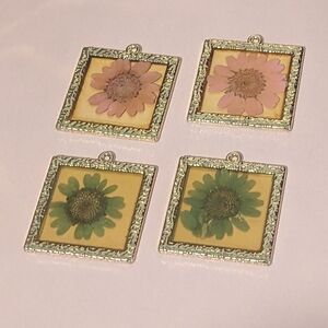 Dried Flower Charms Set Of 4 New!